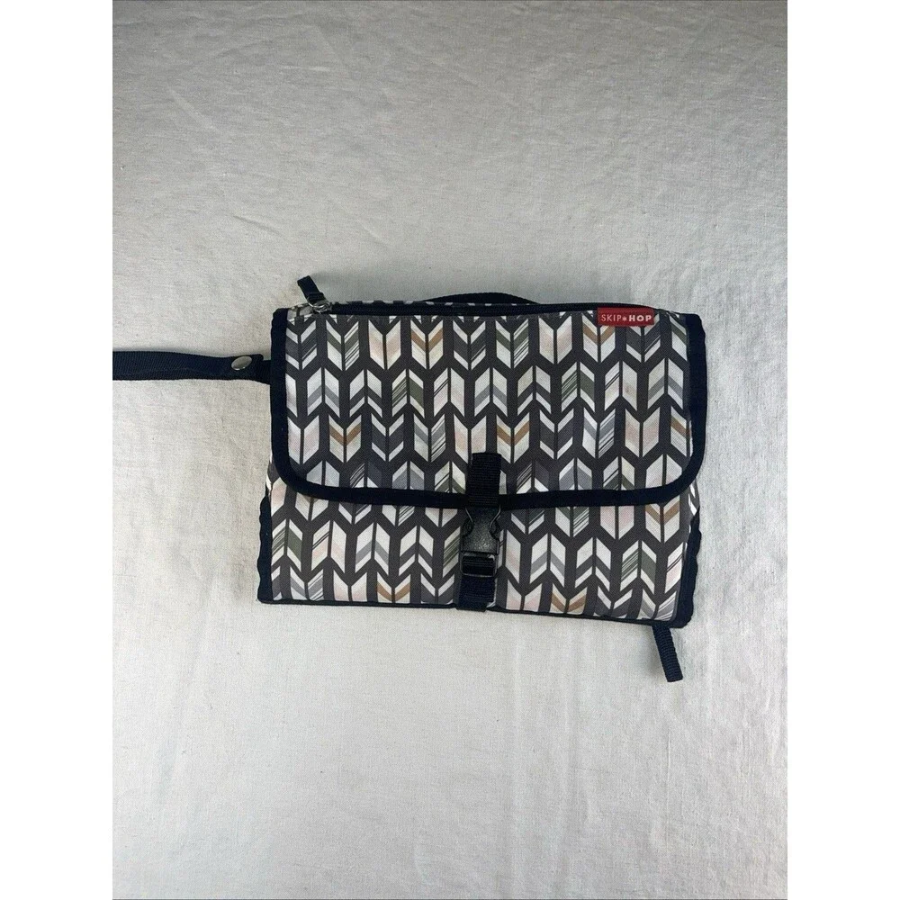 Skip Hop Diaper Changing Pad Station gray Print Clutch Organizer Baby